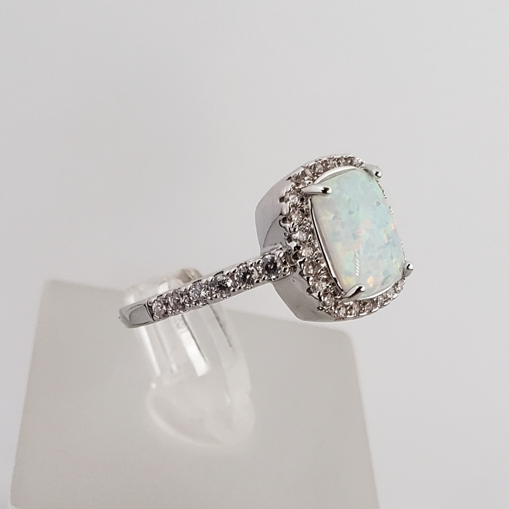 18k White Opal Ring - Picture 4 of 8